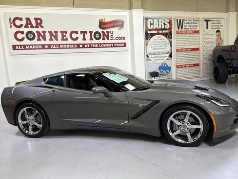 Used 2015 Chevrolet Corvette Coupe w/ 3LT RWD image 4