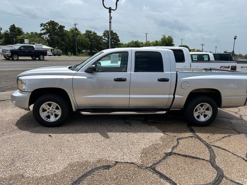 Used 2008 Dodge Dakota 2WD Crew Cab image 1