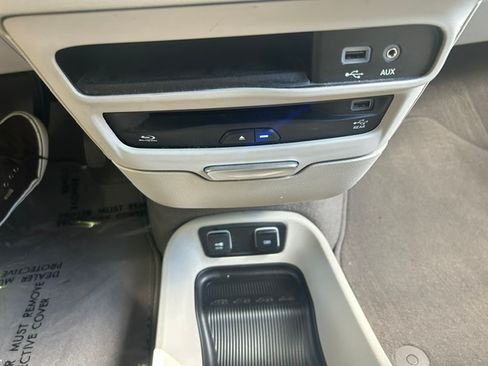 Used 2019 Chrysler Pacifica Touring-L Plus FWD image 16