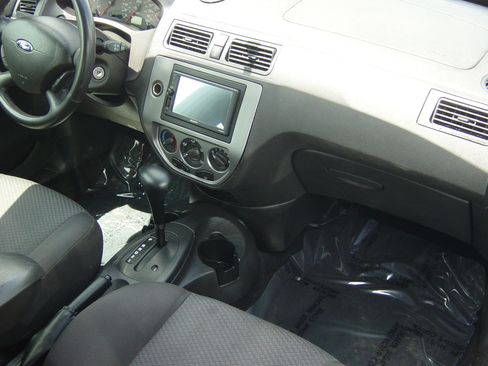 Used 2007 Ford Focus ZX3 Hatchback FWD image 5