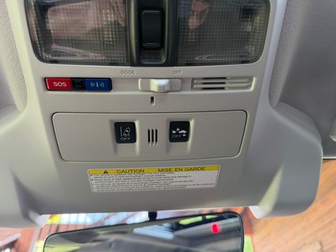 Used 2018 Subaru Forester 2.5i Touring AWD/4WD image 17