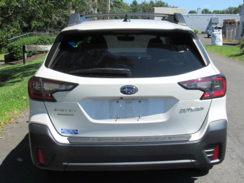 Used 2022 Subaru Outback Premium image 8