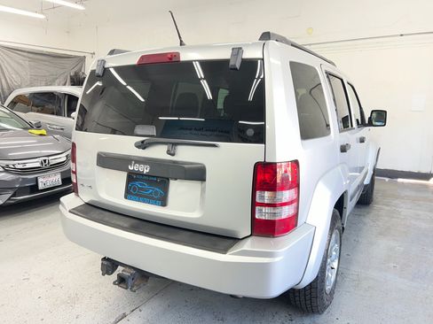 Used 2012 Jeep Liberty Sport image 11