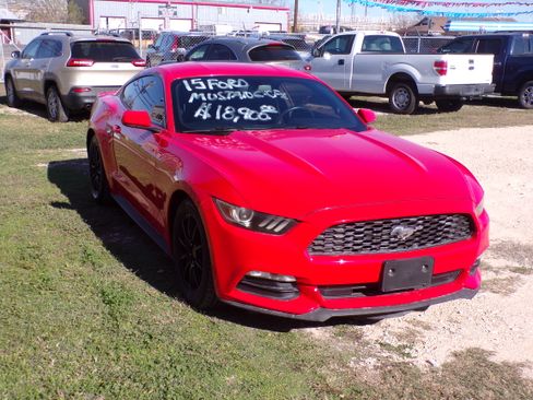 Used 2015 Ford Mustang image 5