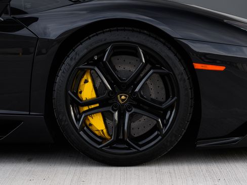 Used 2013 Lamborghini Aventador LP 700-4 image 25