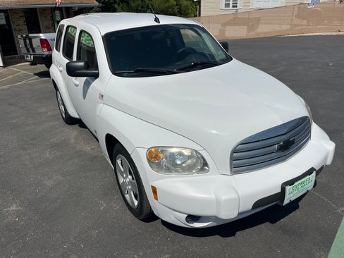 Used 2010 Chevrolet HHR LS FWD image 3