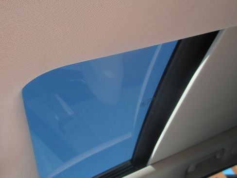 Used 2017 Ford Escape Titanium image 7