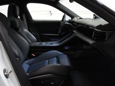 Used 2020 Porsche Taycan Turbo image 34