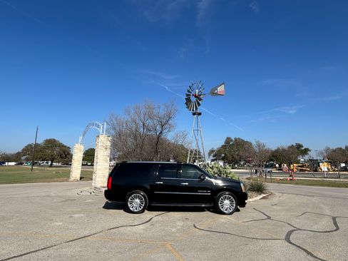 Used 2013 Cadillac Escalade ESV Premium image 7