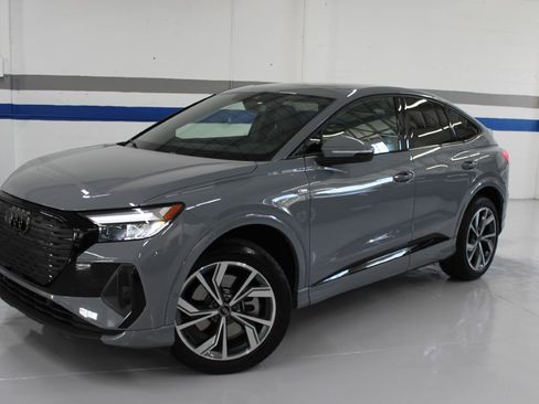 Used 2024 Audi Q4 e-tron Premium Plus image 3