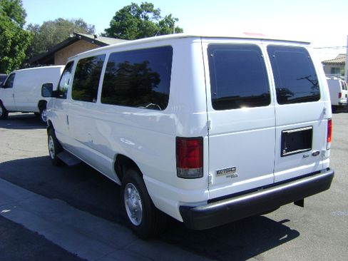 Used 2012 Ford E-150 and Econoline 150 Wagon RWD image 5
