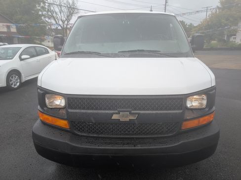 Used 2015 Chevrolet Express 3500 image 3