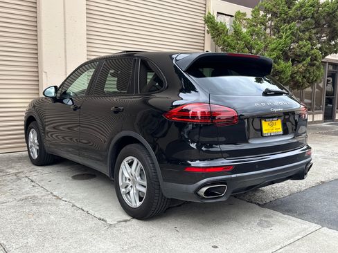 Used 2017 Porsche Cayenne image 2