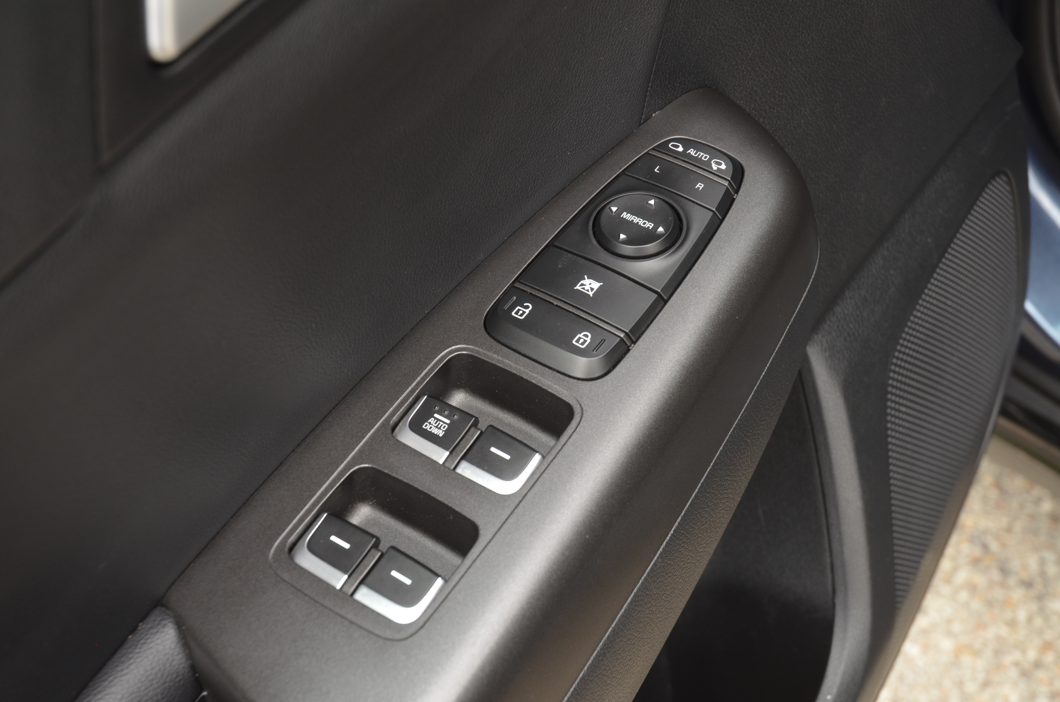 Used 2022 Kia Sportage AWD Nightfall Edition image 24