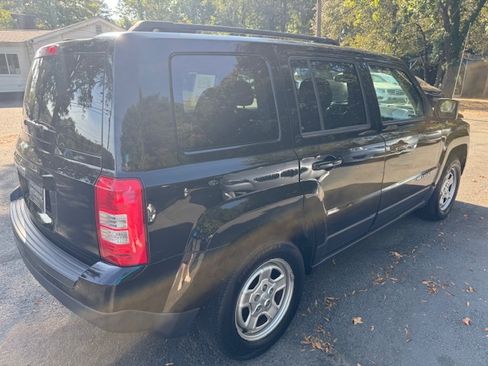 Used 2016 Jeep Patriot Sport image 4