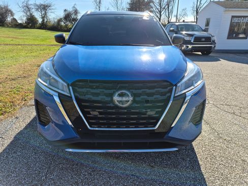 Used 2023 Nissan Kicks SV image 2