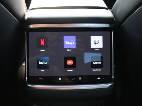 Used 2023 Tesla Model S image 9