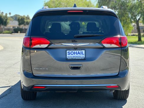 Used 2020 Chrysler Pacifica Touring-L Plus image 5