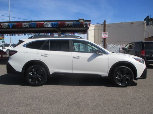 Used 2020 Subaru Outback Onyx Edition XT image 2