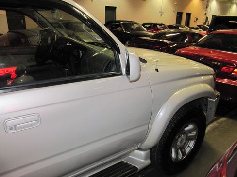 Used 2000 Toyota 4Runner SR5 Premium image 5