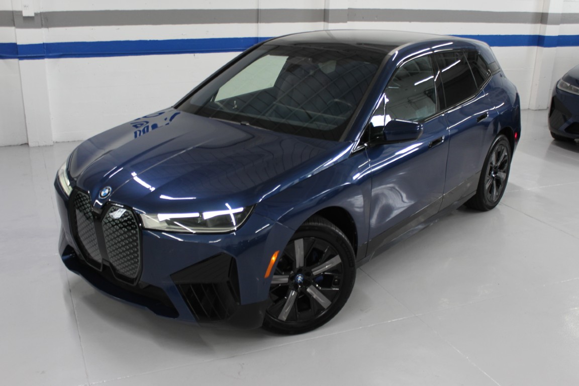 Used 2024 BMW iX xDrive50 AWD/4WD image 3