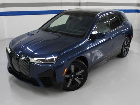 Used 2024 BMW iX xDrive50 AWD/4WD image 3