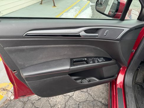 Used 2016 Ford Fusion SE image 9