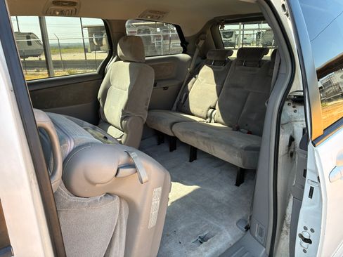 Used 2007 Toyota Sienna LE Minivan 4D FWD image 11