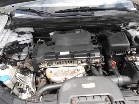 Used 2010 Hyundai Elantra Touring GLS FWD image 13