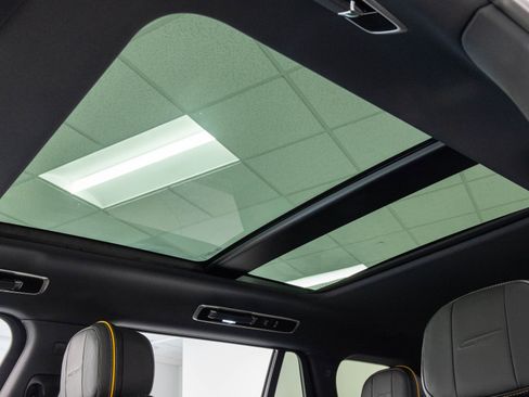 Used 2025 Land Rover Range Rover SE image 35