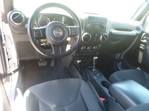 Used 2015 Jeep Wrangler 4WD Unlimited Sport image 13