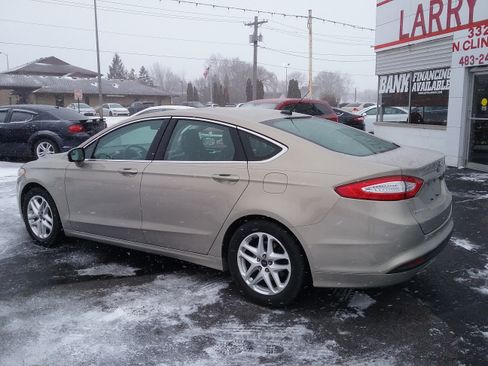 Used 2015 Ford Fusion SE image 7