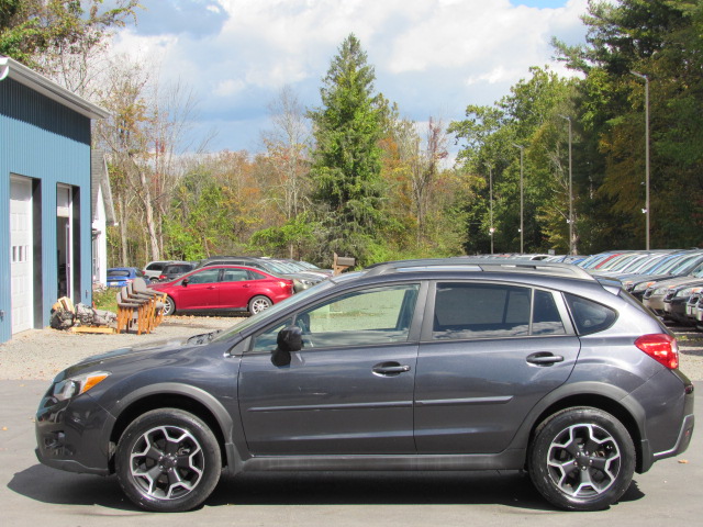 Used 2013 Subaru XV Crosstrek 2.0i Limited AWD/4WD image 4