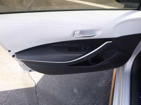 Used 2021 Toyota Corolla SE image 11