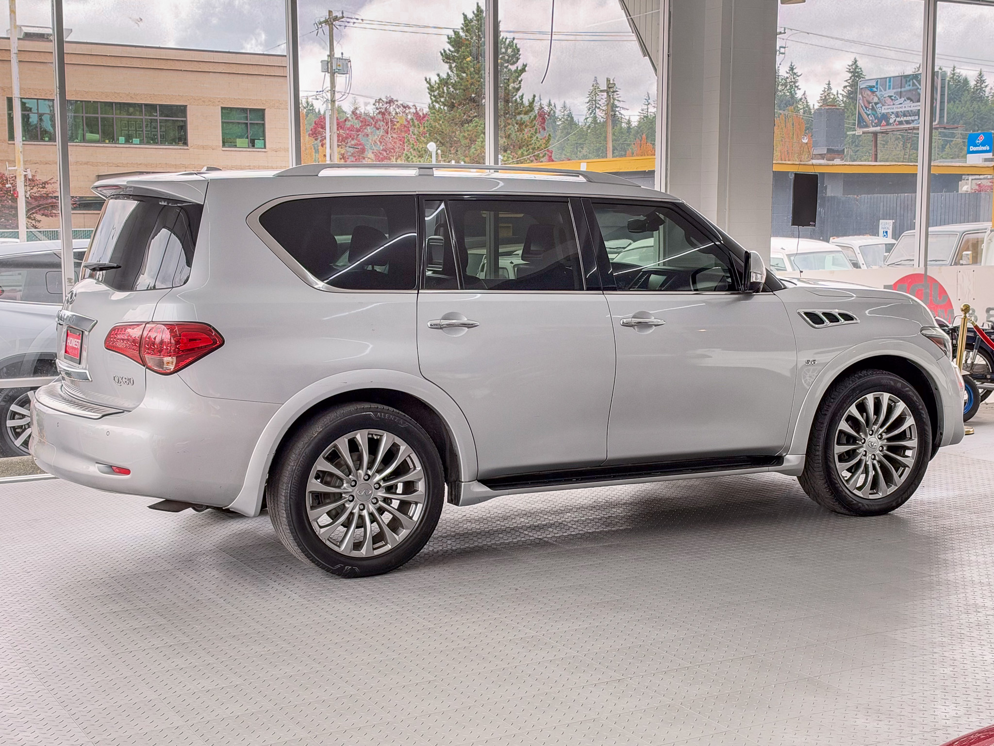 Used 2017 INFINITI QX80 2WD image 4