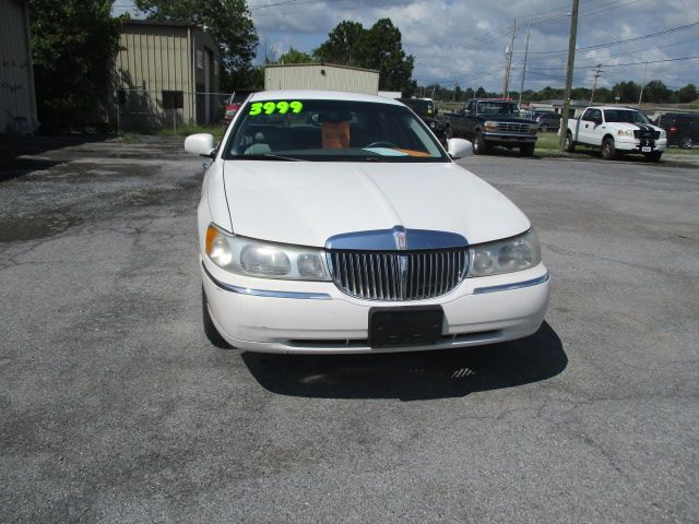Used 2000 Lincoln Town Car Signature RWD image 3