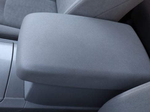 Used 2013 Toyota Highlander LE Plus image 28