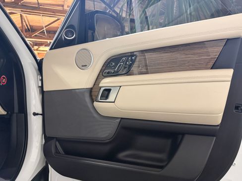 Used 2019 Land Rover Range Rover HSE image 24