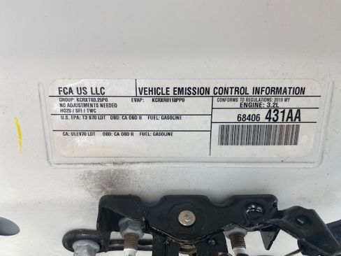 Used 2019 Jeep Cherokee Limited image 34