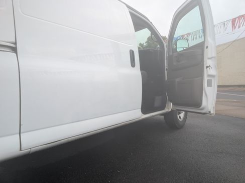 Used 2015 Chevrolet Express 3500 image 6