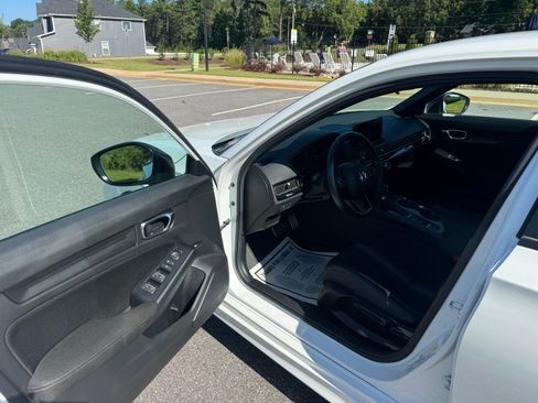 Used 2025 Honda Civic Sport Sedan image 12