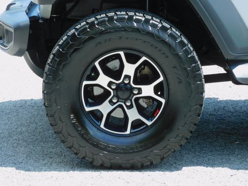 Used 2019 Jeep Wrangler 4WD Unlimited Sport image 9