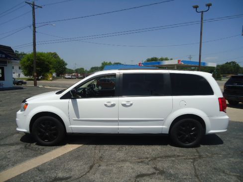 Used 2017 Dodge Grand Caravan SE FWD image 11