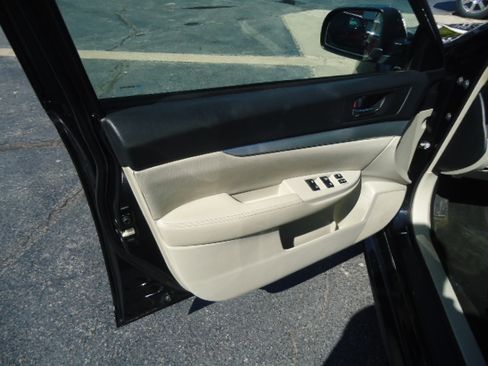 Used 2014 Subaru Legacy 2.5i Premium image 10