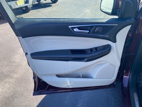 Used 2018 Ford Edge Titanium image 23
