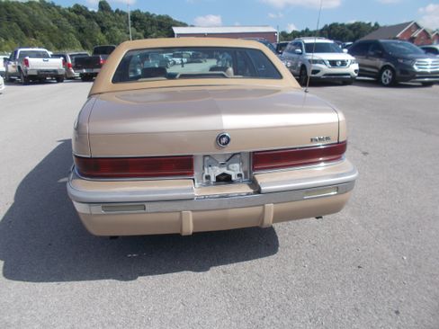 Used 1996 Buick Roadmaster Limited Sedan RWD image 3