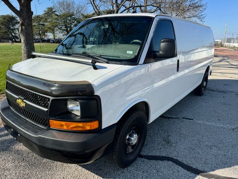 Used 2014 Chevrolet Express 2500 LT image 1