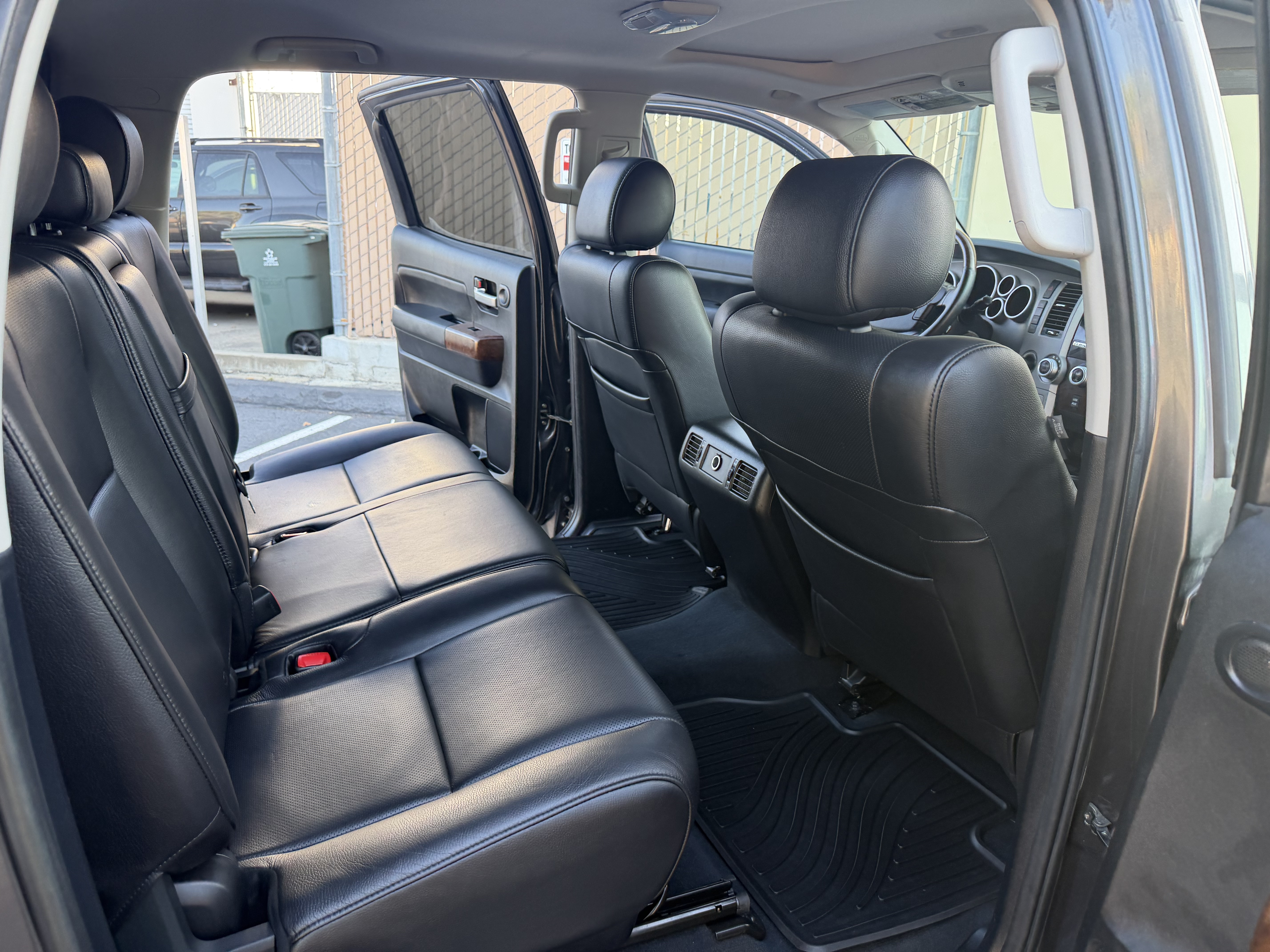 Used 2013 Toyota Tundra 4x4 CrewMax Platinum image 24