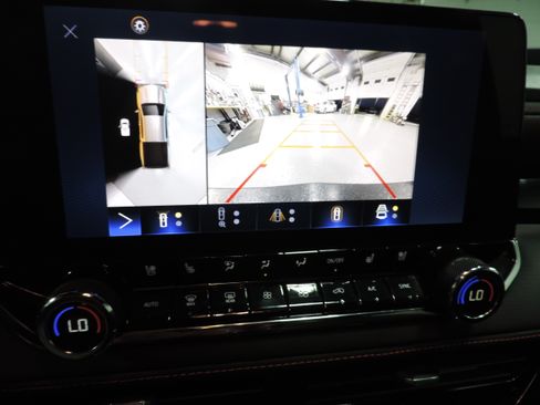 Used 2023 Chevrolet Colorado Z71 image 36