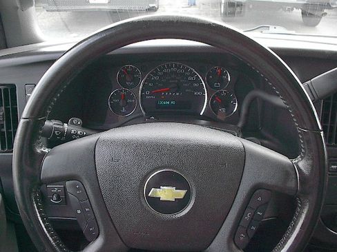 Used 2021 Chevrolet Express 3500 Extended RWD image 15